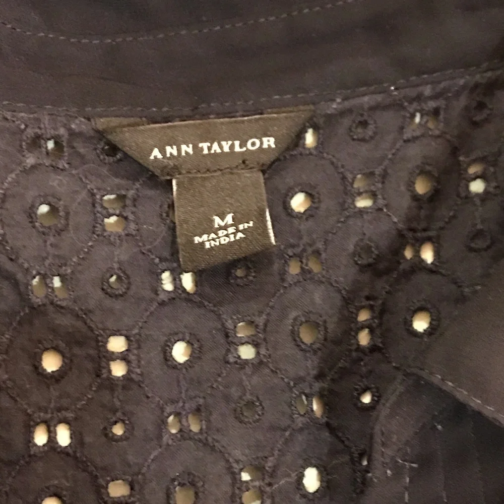 Ann Taylor navy eyelet front collared tank Medium - Picture 4 of 6